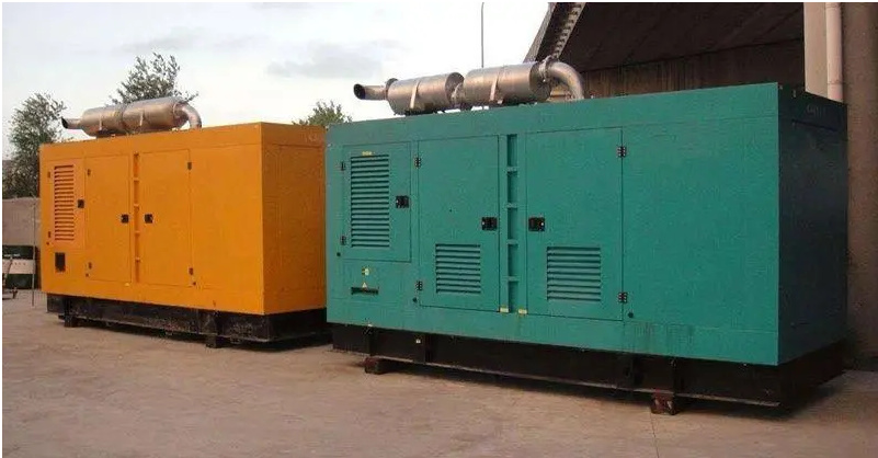 罗定如何根据实际负载情况选择合适功率的发电机组？