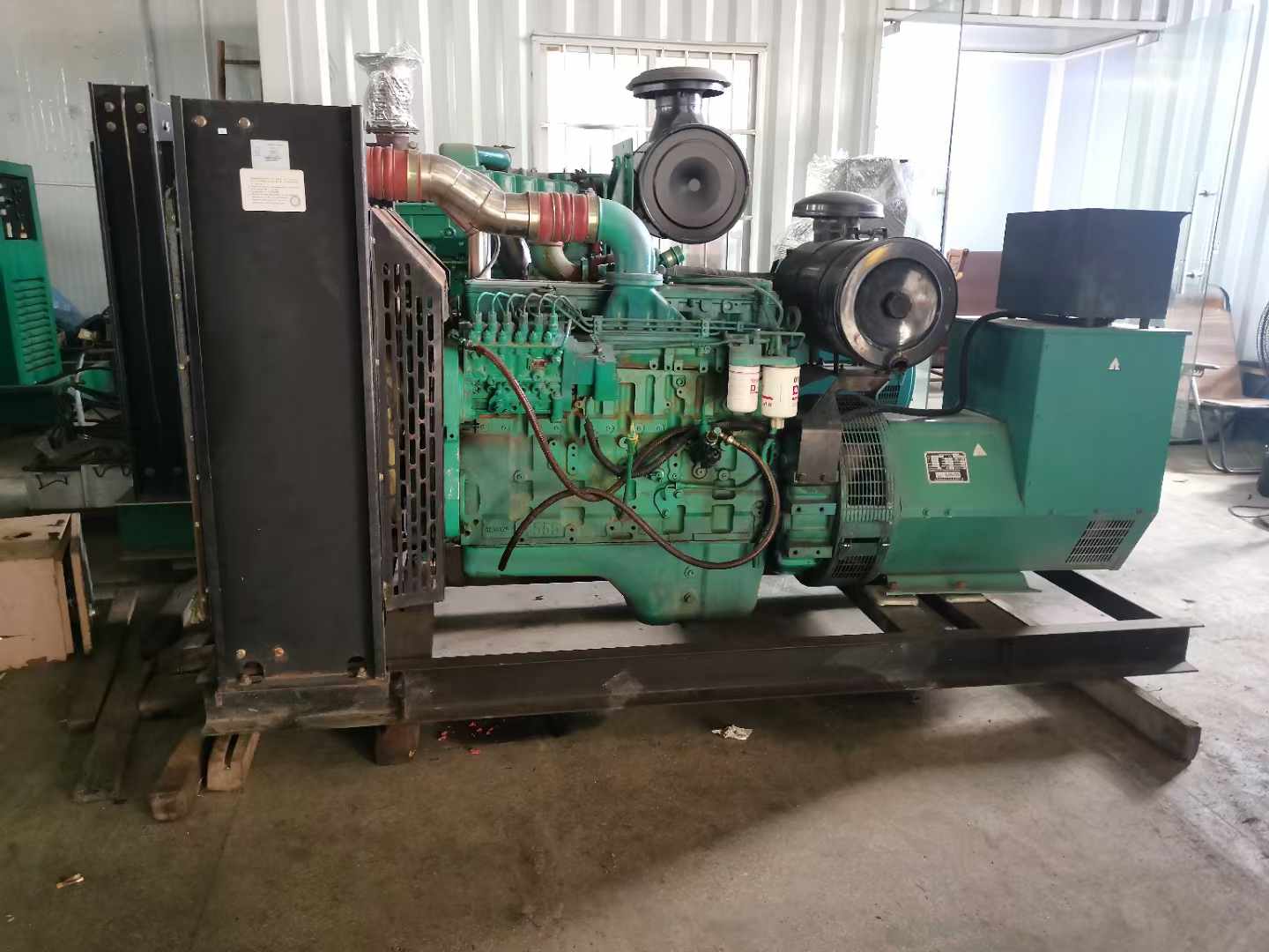 罗定发电机租赁如何确定电缆的承载电流是否在安全范围内？