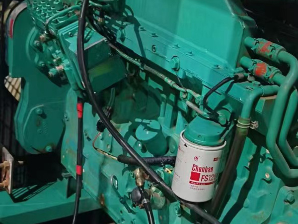 罗定如何确定新的发电机组控制系统是否与原系统兼容？